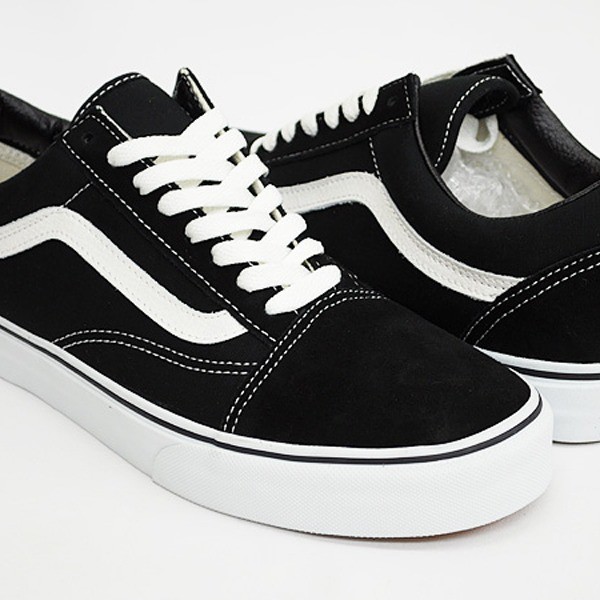 Love small white shoes KF8007