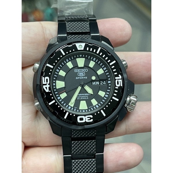 Seiko 5 store 200m automatic