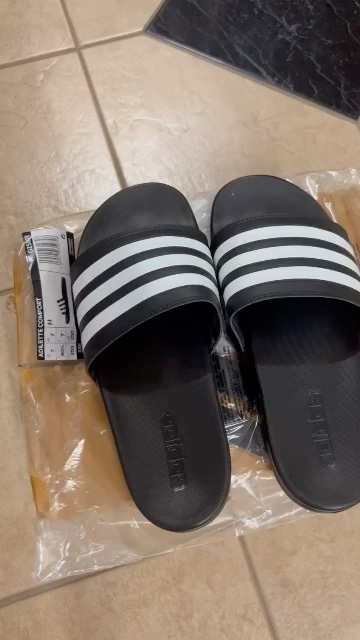 reviewร้านแนะนำAdidas รองเท้าแตะนิ่ม Adilette Comfort GZ5896 GZ5891 GZ5893 GV9735 GV9736ป้ายไทย comment 0