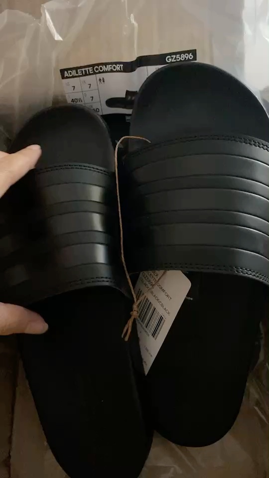 reviewร้านแนะนำ ลด10 ใส่โค้ดZJJZTJ รองเท้าแตะ Adidas รุ่น Adilette ComfortGZ5891 GZ5892 GZ5893 GZ5896 GX7222  comment 0