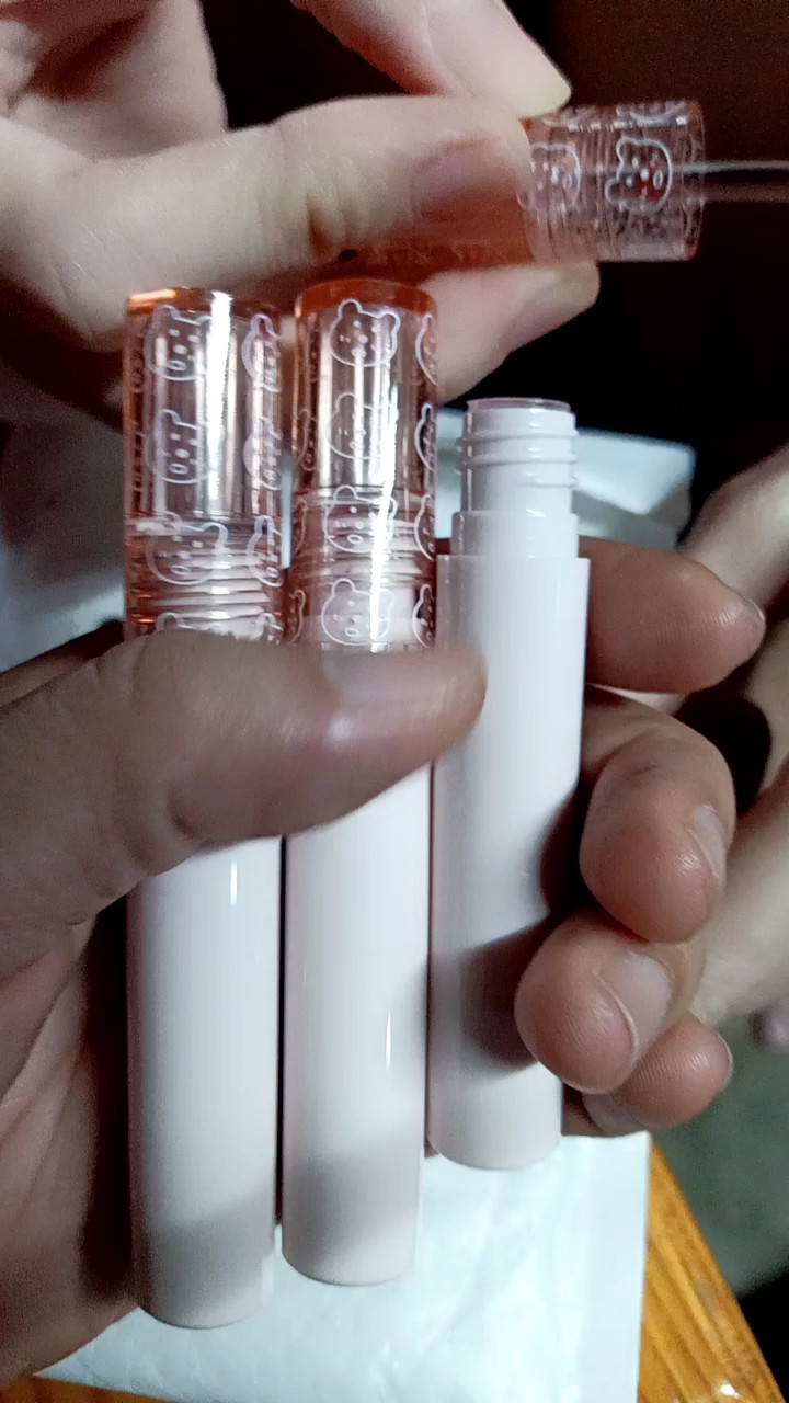 reviewลิปหมี ลิปกลอส ฉ่ำวาว ติดทนนาน กันน้ำ ลิปสติก Cappuvini Bear gloss Lip comment 0
