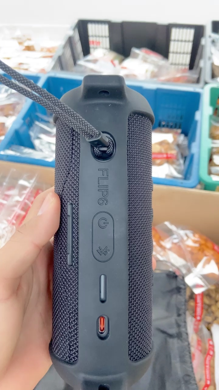 reviewJBL Flip6 Portable Waterproof Speaker ลำโพงบลูทูธพกพา เลือกสีได้  comment 0