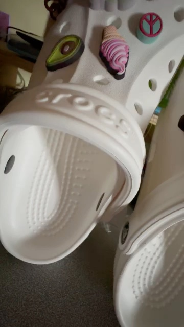reviewCROCS Baya Clog รองเท้าลำลองผู้ใหญ่ รองเท้าผู้ใหญ่ รองเท้าหัวโต รองเท้า comment 0