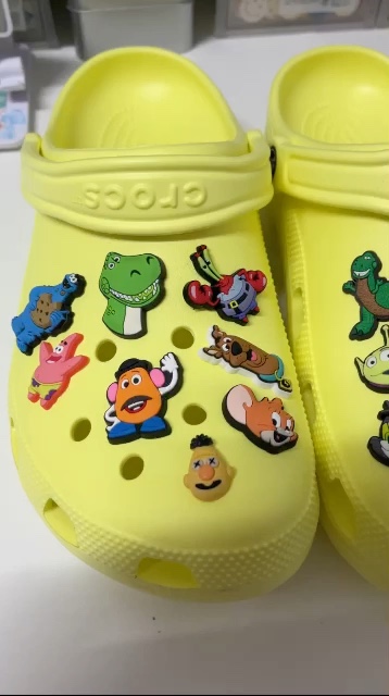 reviewCROCS Classic Clog รองเท้าลำลองผู้ใหญ่ รองเท้าผู้ใหญ่ รองเท้าหัวโต รองเท้า comment 0