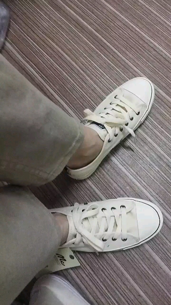 reviewMc Jeans รองเท้าผ้าใบ กันน้ำ สีครีมอ๊อฟไวท์ พร้อมเชือกรองเท้า 2 สี ทรงสวย สามารถใส่ได้ทั้งชายและหญิง M09Z015 comment 0