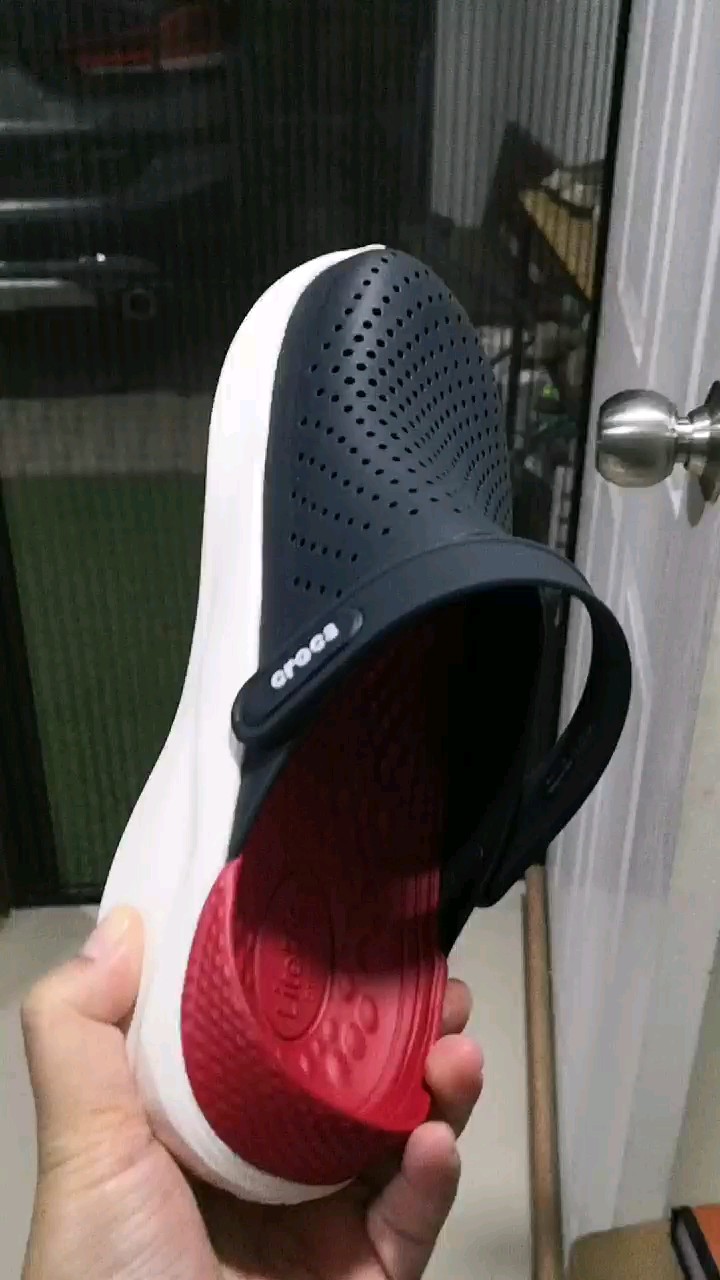 reviewCROCS LiteRide Clog รองเท้าลำลองผู้ใหญ่ รองเท้าผู้ใหญ่ รองเท้าหัวโต รองเท้า comment 0