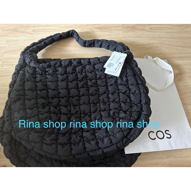 COS Quilted Oversized Shoulder Bag สี black